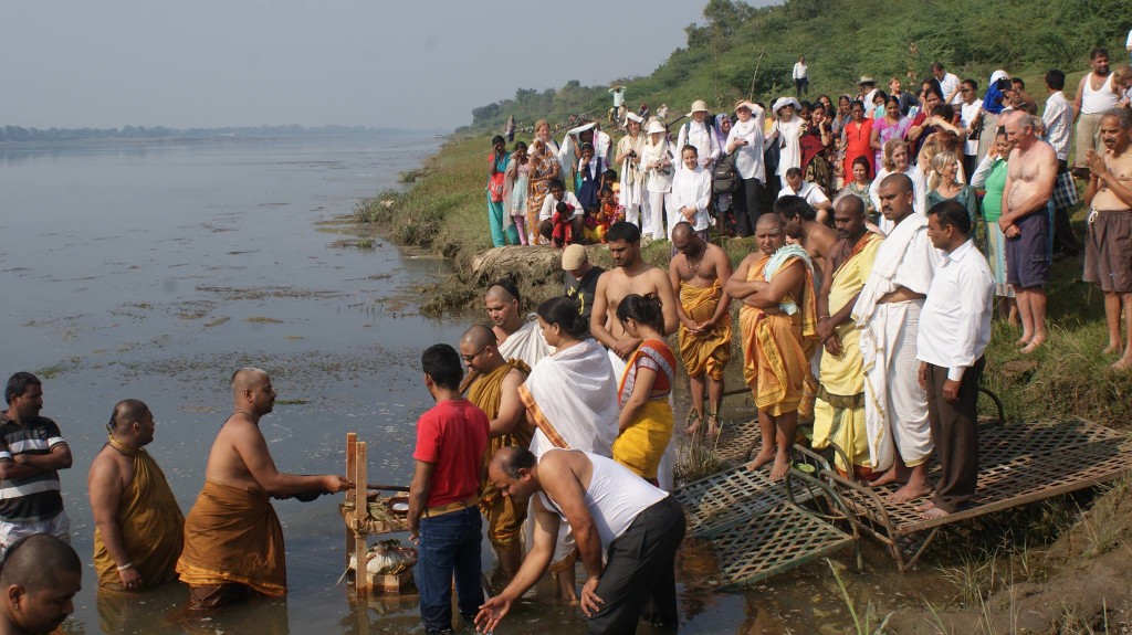 20. Assembling at the Narmada, with implements to be thrown into the river.